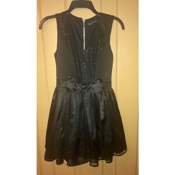 🔥Flash SALE🔥Like New💗 Black Cocktail Dress 👗 - Picture 2 of 6